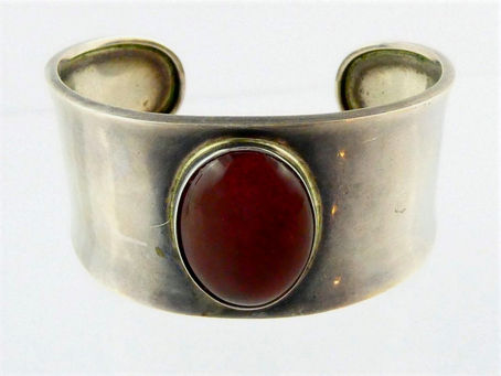 Interested in a free piece of jewelry? 💍Stop by before Sunday