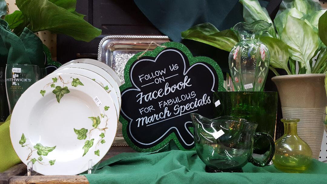 What's Green and Gold and Any Other Color All Over?!!