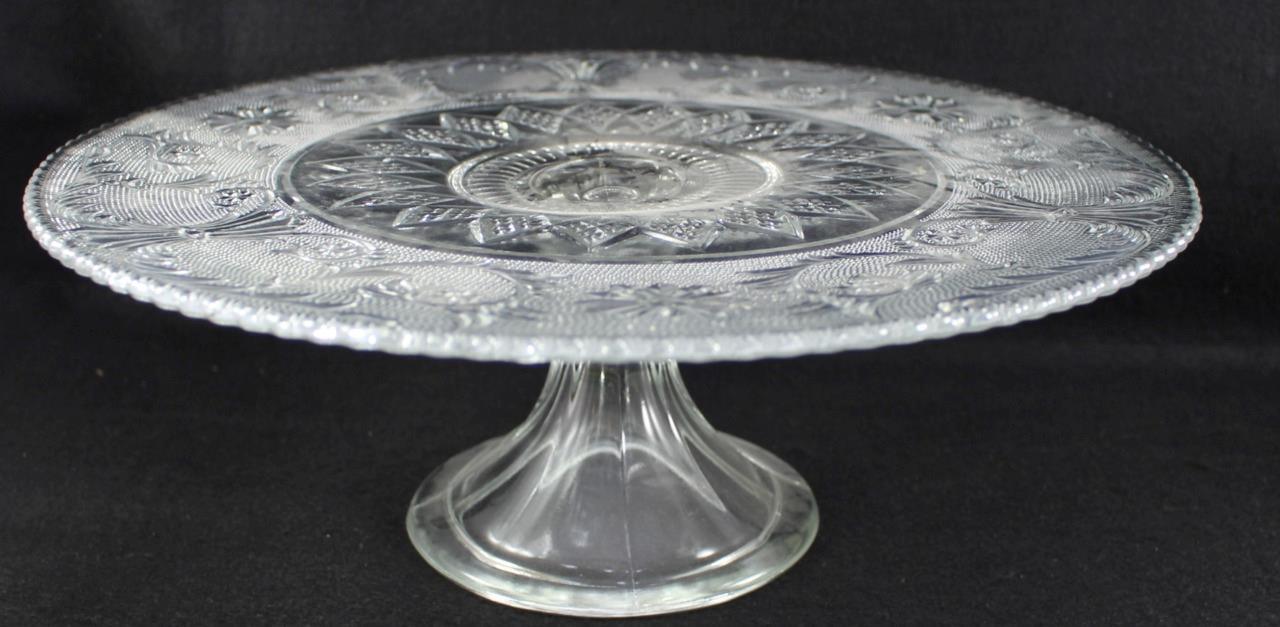 Glass cake stand