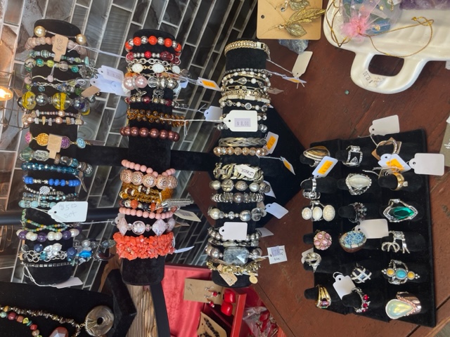 Bracelets and rings display