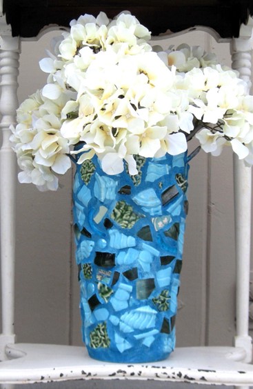 Mosaic vase with white flowers