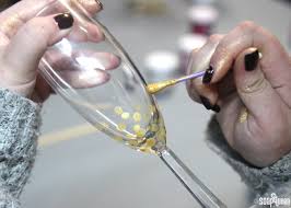 Painting a drinking glass using a cotton swab