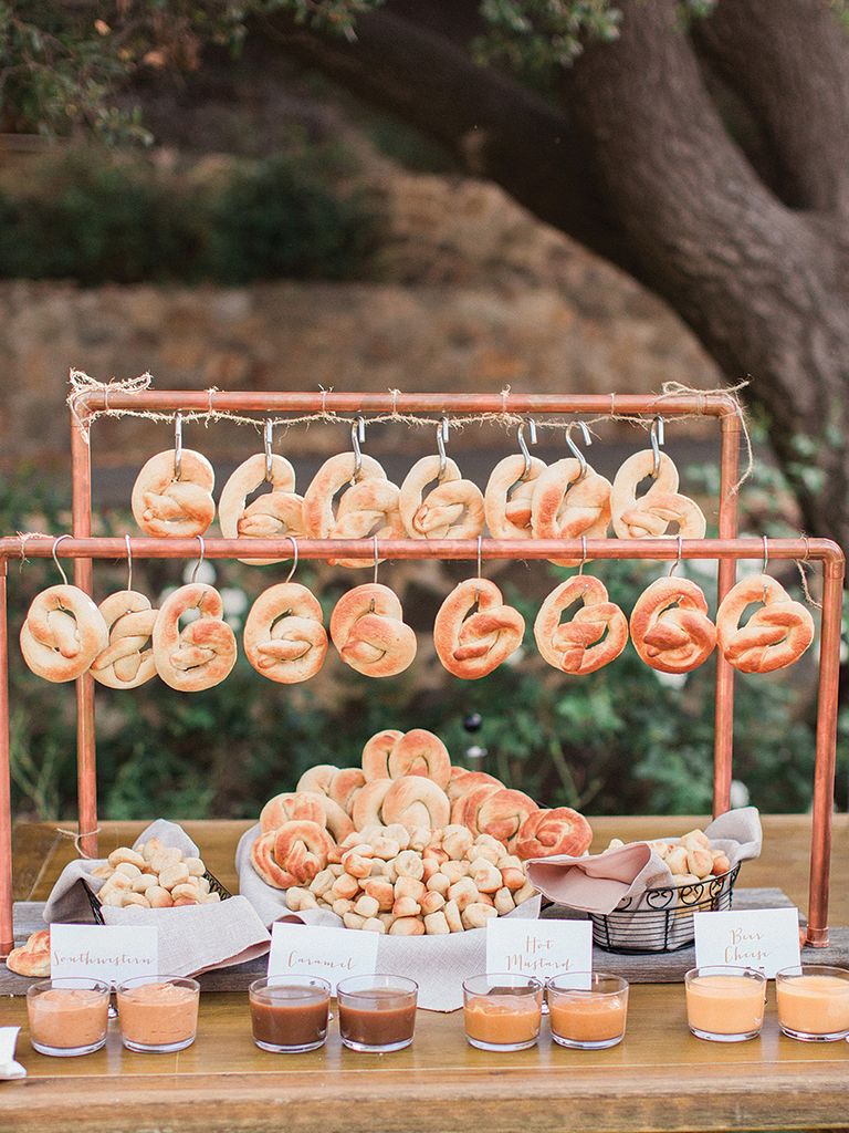 Soft pretzel display